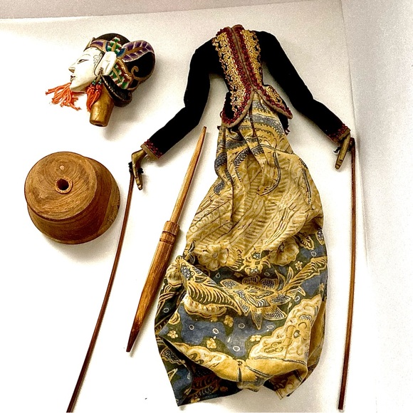 18 & 16” Wayang Golek Java Indonesia Asian Stick Marionettes & case. - Picture 11 of 12